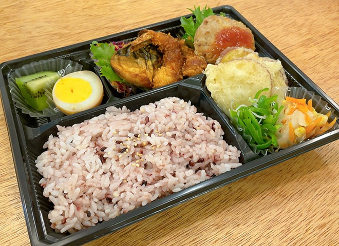 ①カラダに優しいおもてなしお弁当